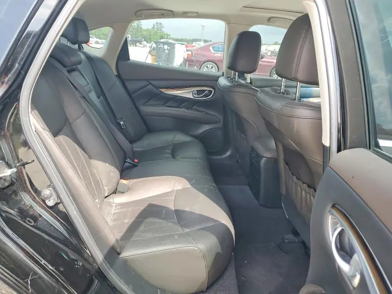 2015 INFINITI Q70 3.7  