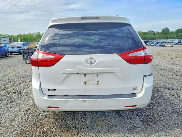 2016 TOYOTA SIENNA LE  