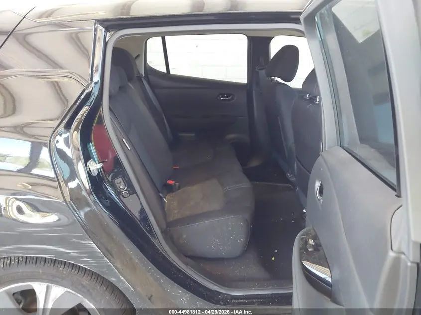 2022 NISSAN LEAF SV 40 KWH