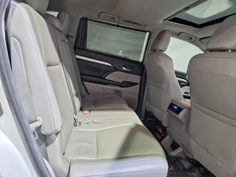 2018 TOYOTA HIGHLANDER SE  