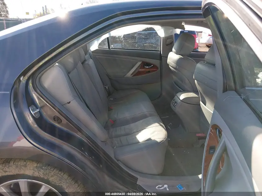 2011 TOYOTA CAMRY XLE V6