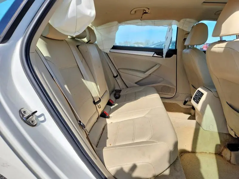 2013 VOLKSWAGEN PASSAT SE  