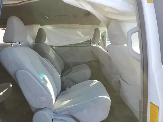 2013 TOYOTA SIENNA LE  