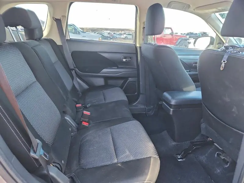 2018 MITSUBISHI OUTLANDER SE  