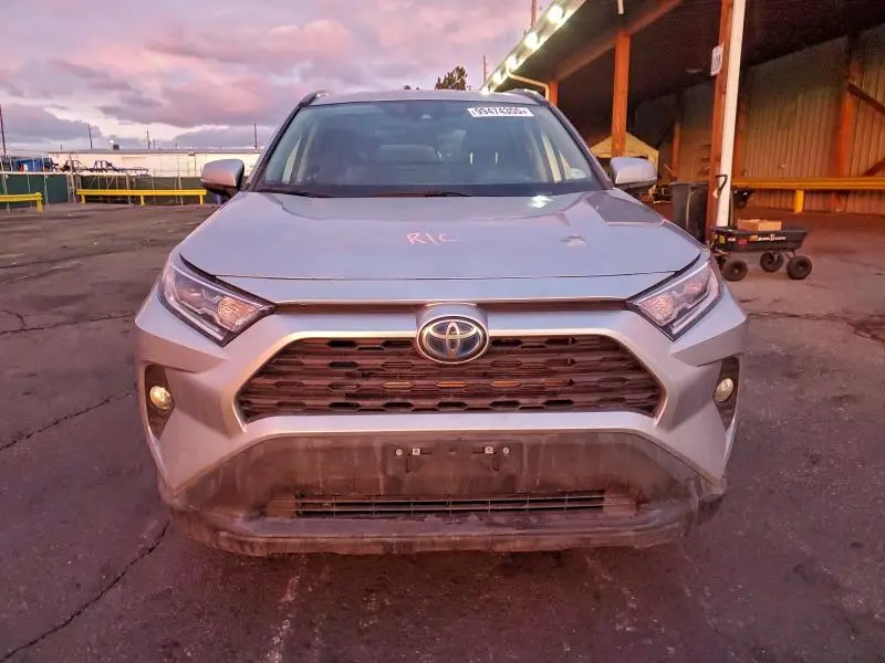 2021 TOYOTA RAV4 XLE  