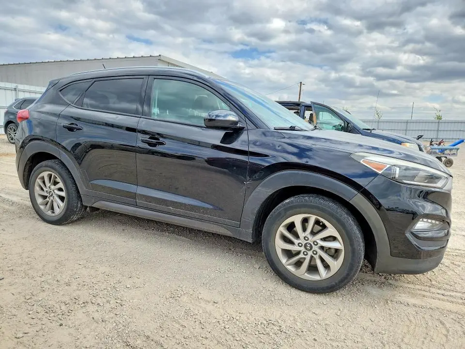 2016 HYUNDAI TUCSON SE  