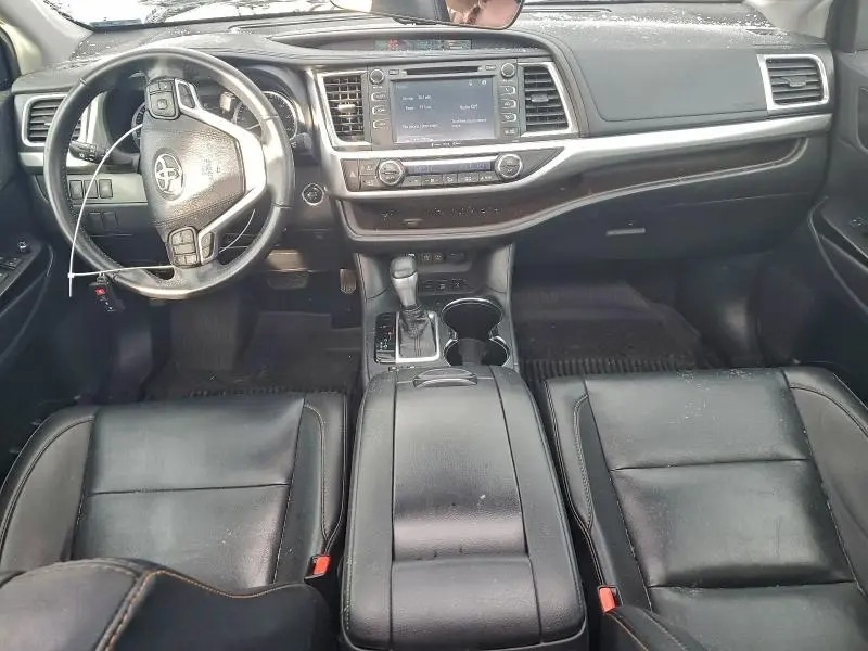 2019 TOYOTA HIGHLANDER SE  