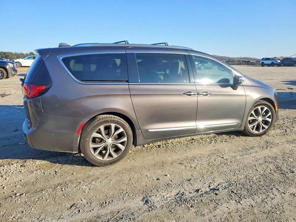2017 CHRYSLER PACIFICA LIMITED  