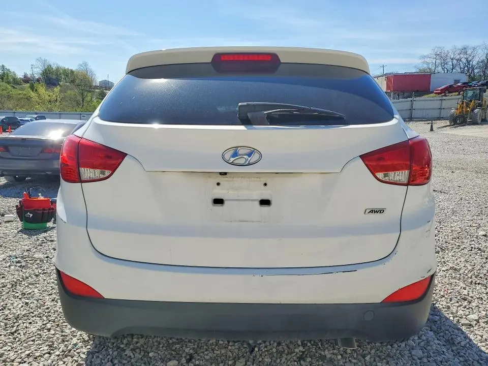 2015 HYUNDAI TUCSON SE  