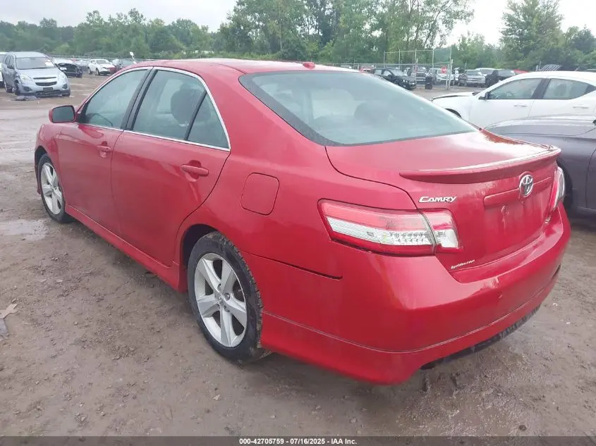 2011 TOYOTA CAMRY SE