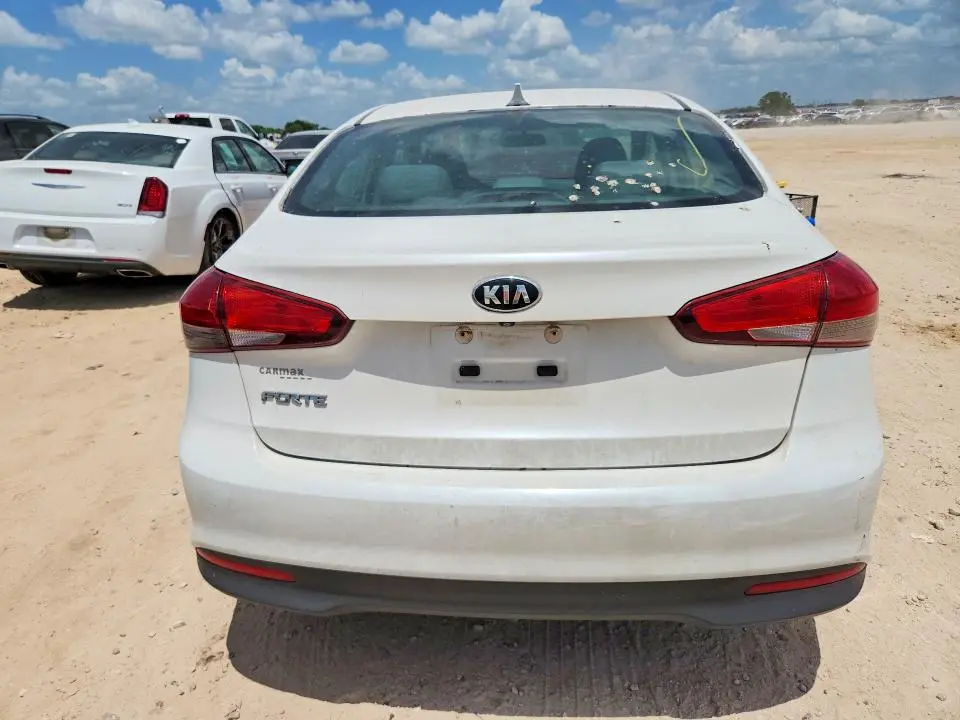 2017 KIA FORTE LX  