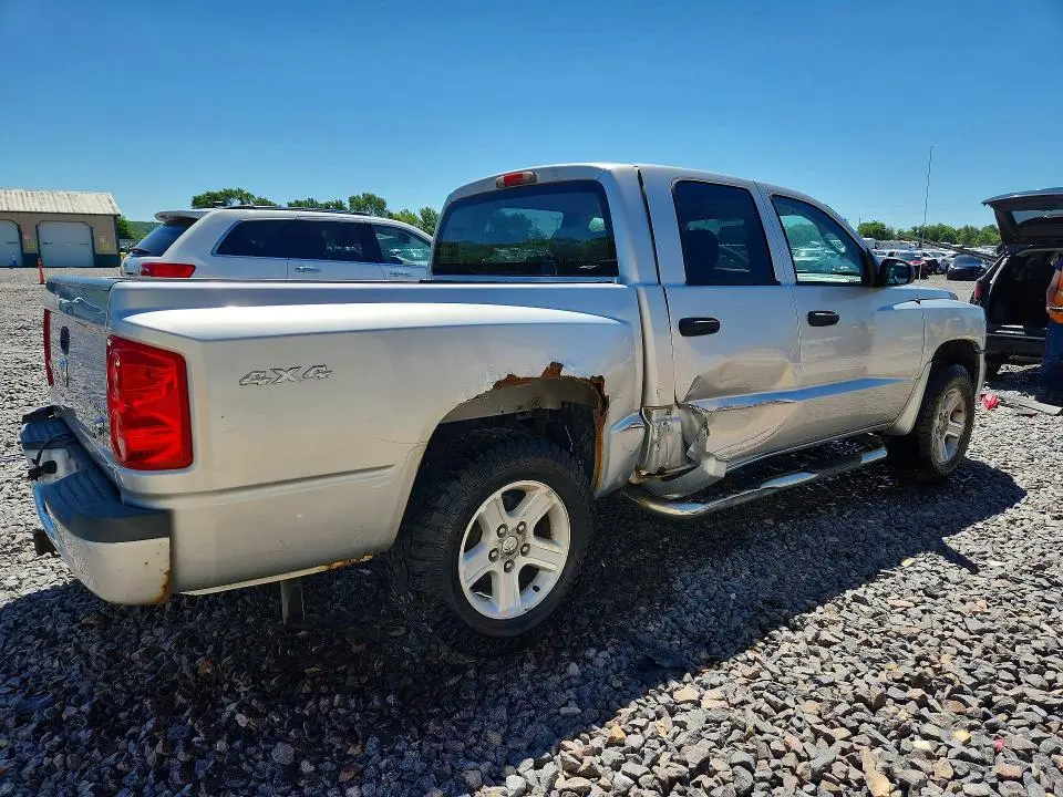 2010 DODGE DAKOTA SXT  