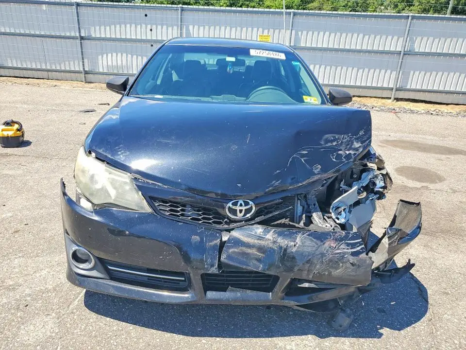 2014 TOYOTA CAMRY SE  