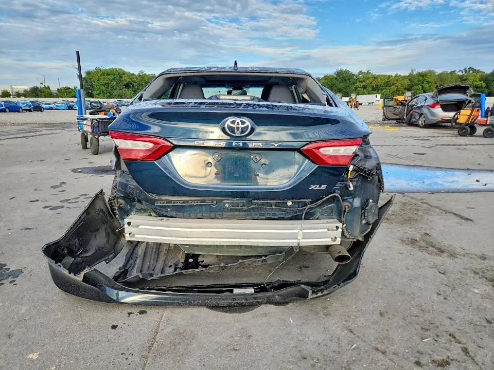 2018 TOYOTA CAMRY XLE  