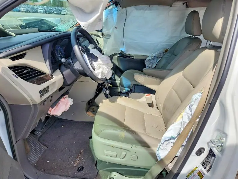 2015 TOYOTA SIENNA XLE PREMIUM 8-PASSENGER  