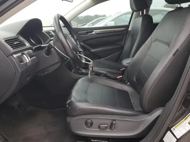 2017 VOLKSWAGEN PASSAT SE  