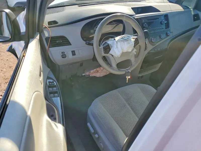 2011 TOYOTA SIENNA LE  
