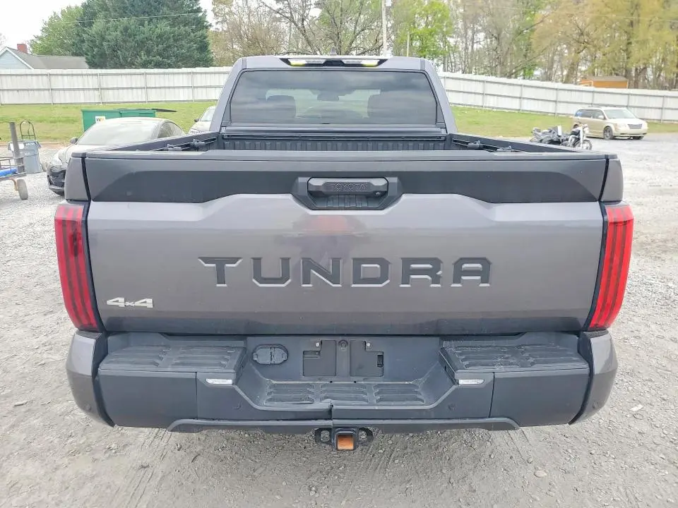 2024 TOYOTA TUNDRA SR5  