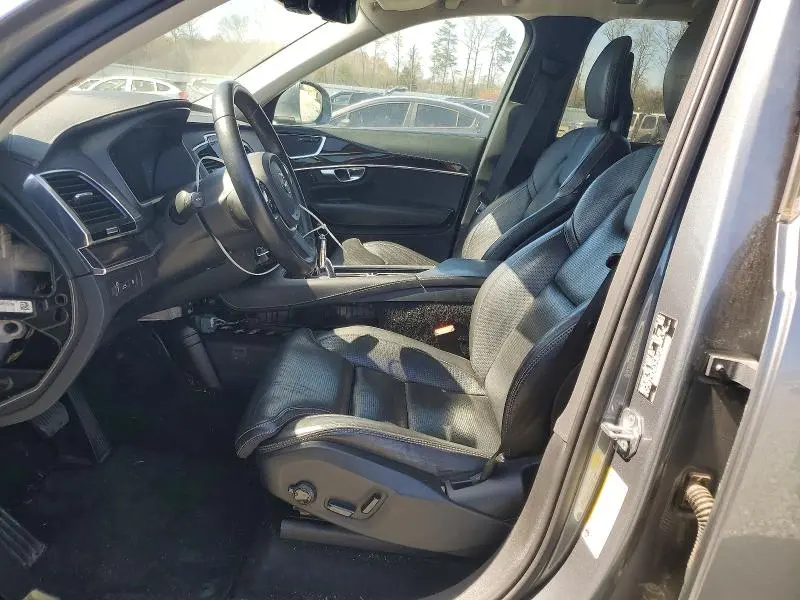 2017 VOLVO XC90 T8  