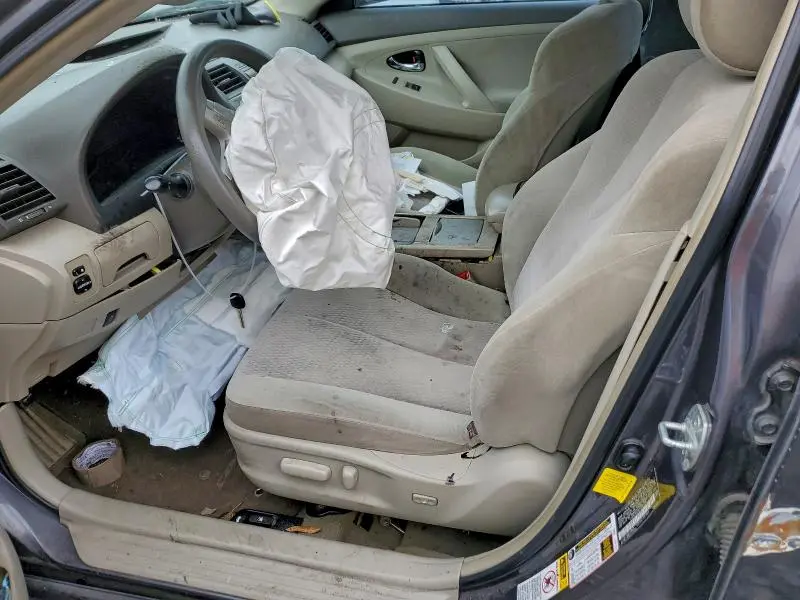 2011 TOYOTA CAMRY LE  