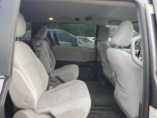 2016 TOYOTA SIENNA LE  