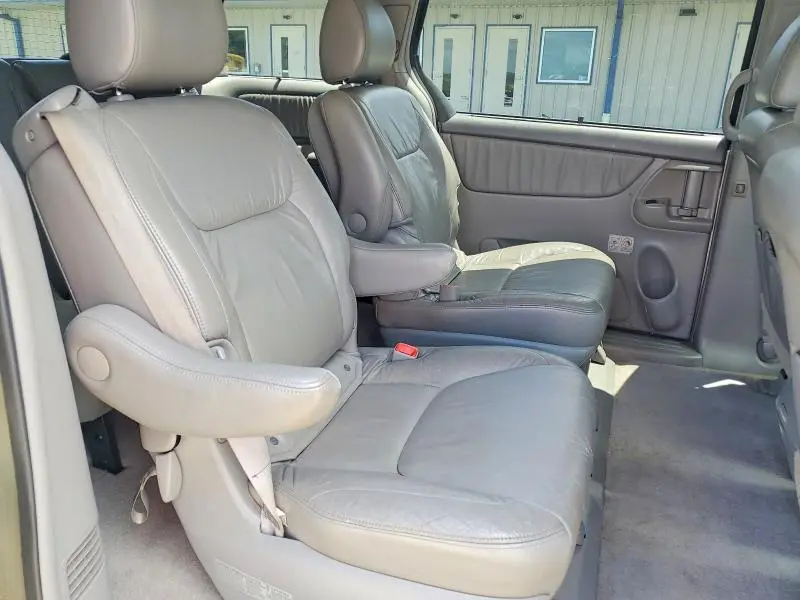 2010 TOYOTA SIENNA XLE  