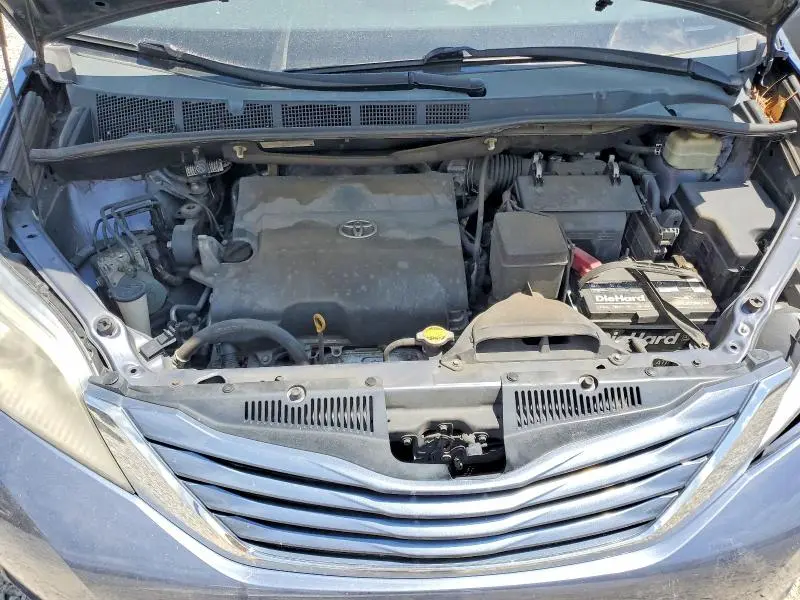 2016 TOYOTA SIENNA LE  