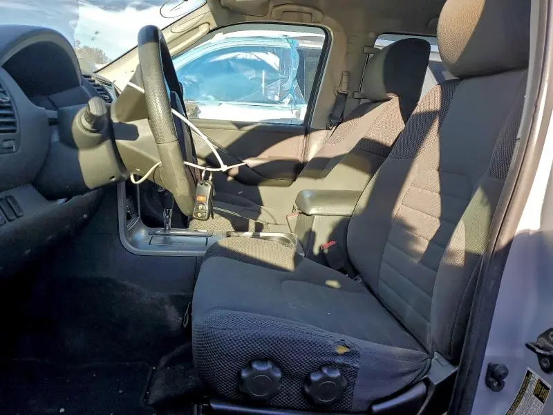 2011 NISSAN PATHFINDER S  