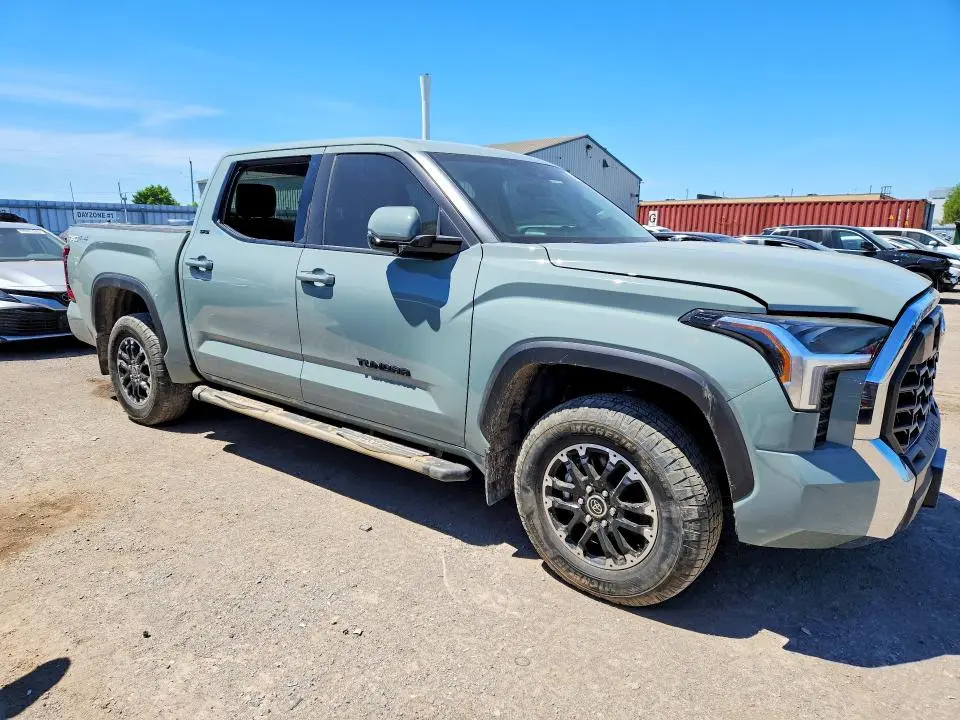 2024 TOYOTA TUNDRA SR5  