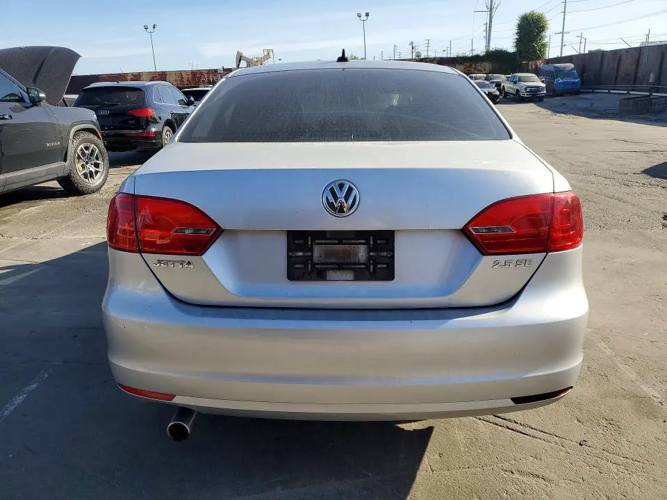 2013 VOLKSWAGEN JETTA SE  