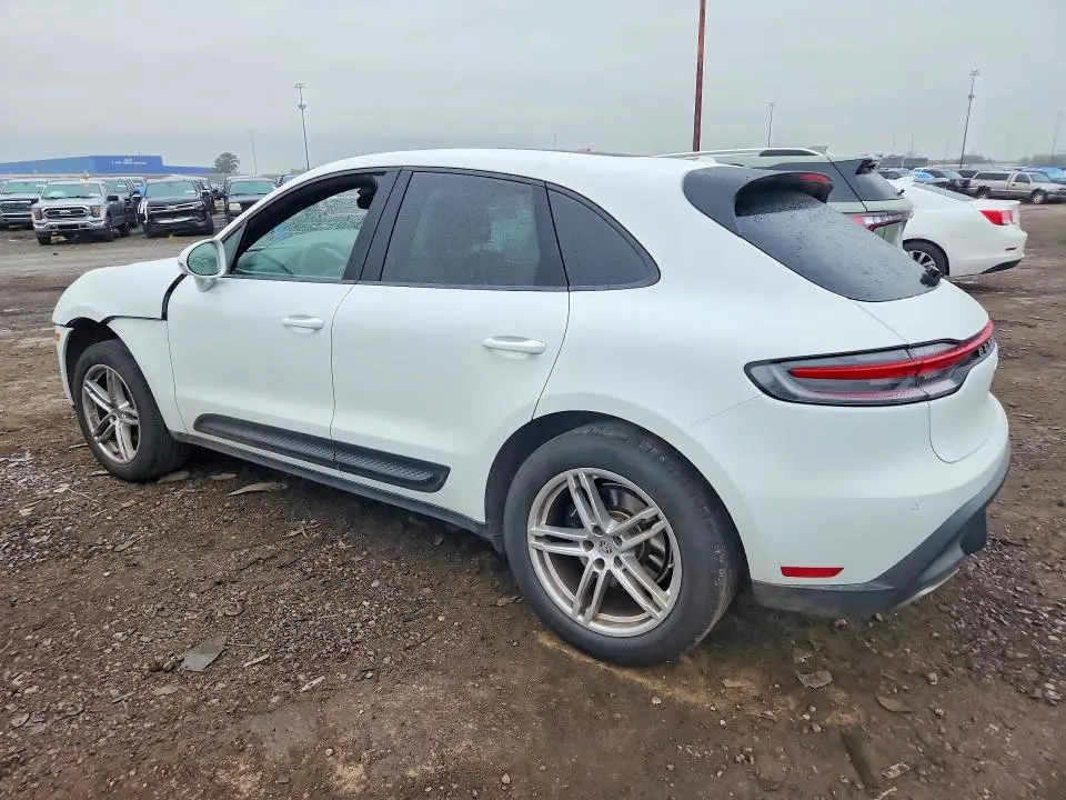 2025 PORSCHE MACAN BASE  