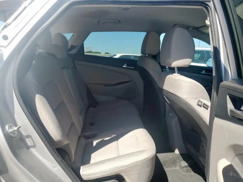 2021 HYUNDAI TUCSON SE  