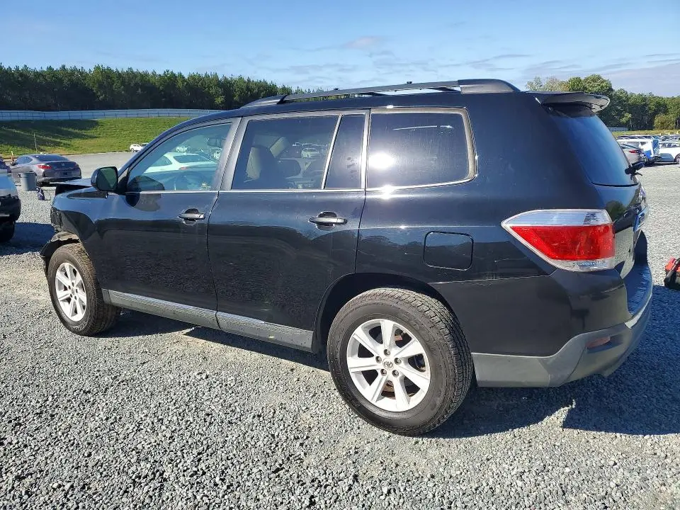 2013 TOYOTA HIGHLANDER SE  