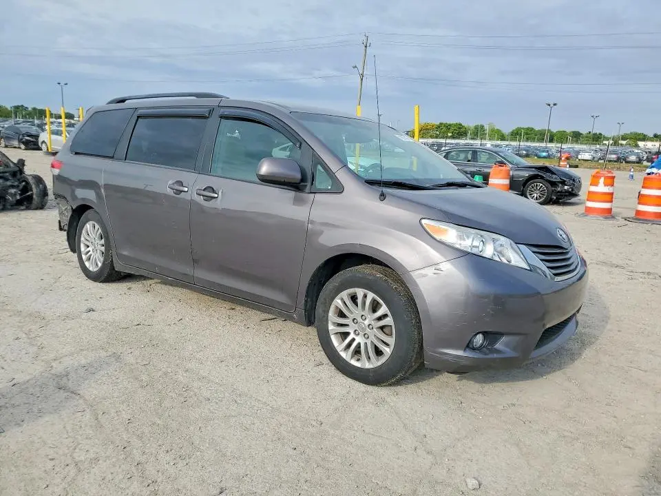 2014 TOYOTA SIENNA XLE 8-PASSENGER  