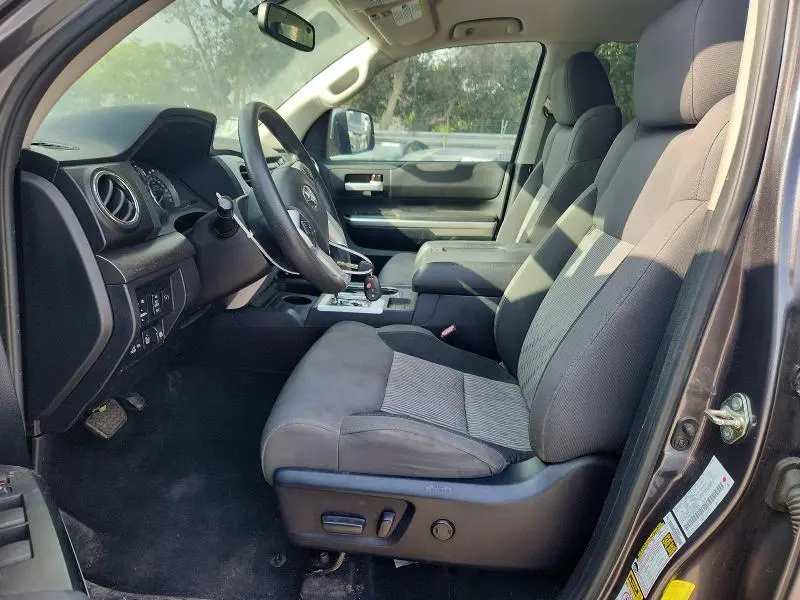 2017 TOYOTA TUNDRA CREWMAX SR5  