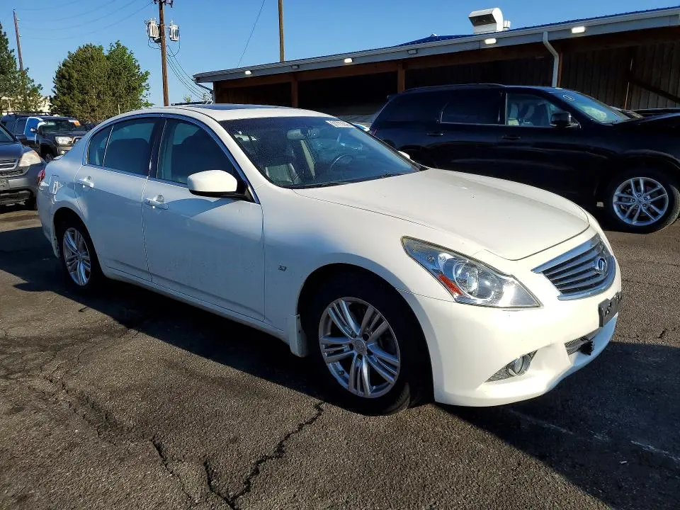 2015 INFINITI Q40 BASE  