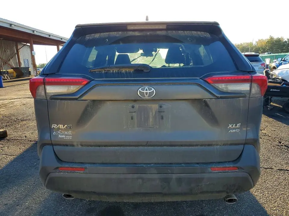 2020 TOYOTA RAV4 XLE  