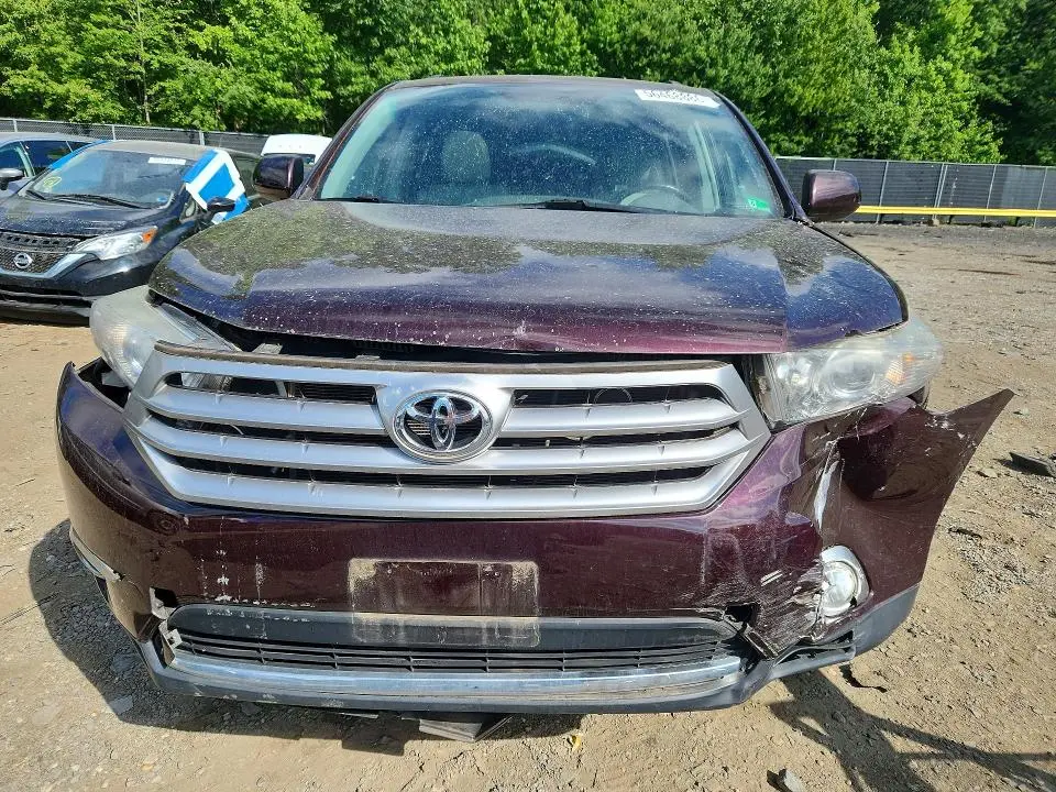 2012 TOYOTA HIGHLANDER SE  