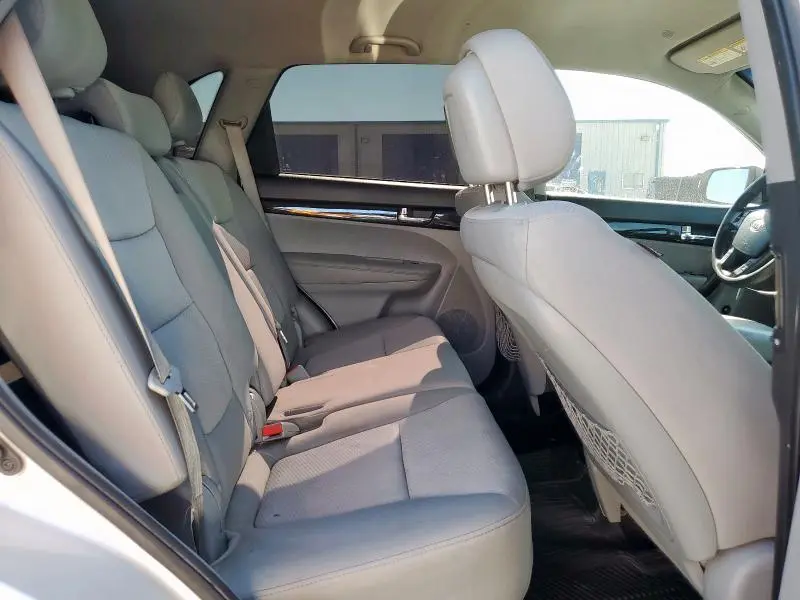 2012 KIA SORENTO BASE  