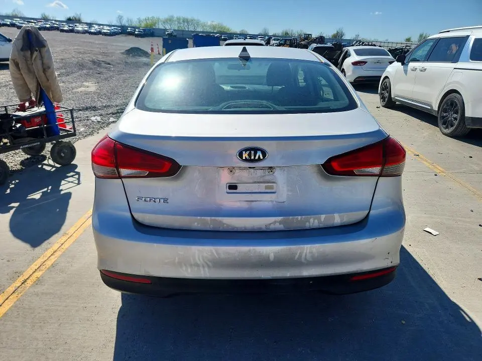 2018 KIA FORTE LX  