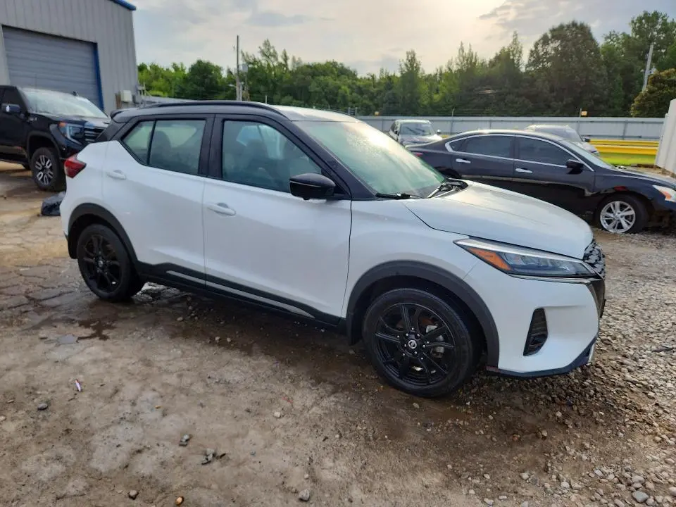 2021 NISSAN KICKS SR  