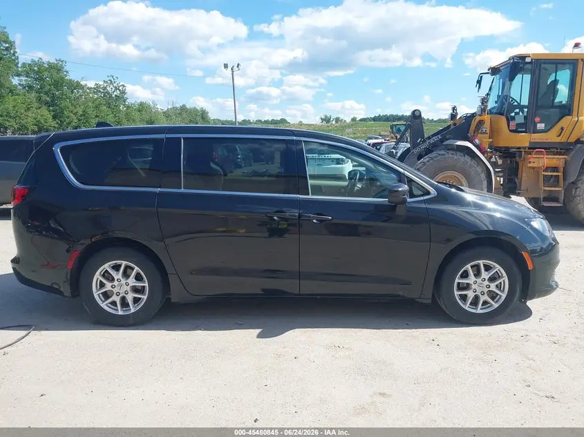 2022 CHRYSLER VOYAGER LX