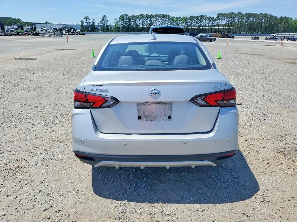 2021 NISSAN VERSA SV  