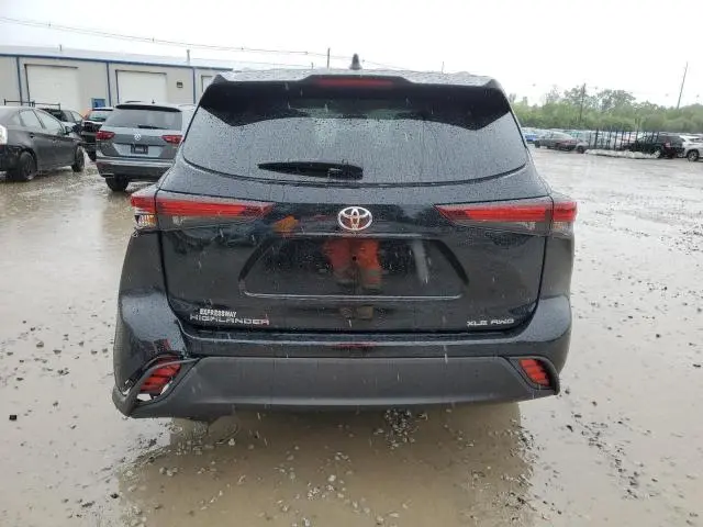 2024 TOYOTA HIGHLANDER LE  