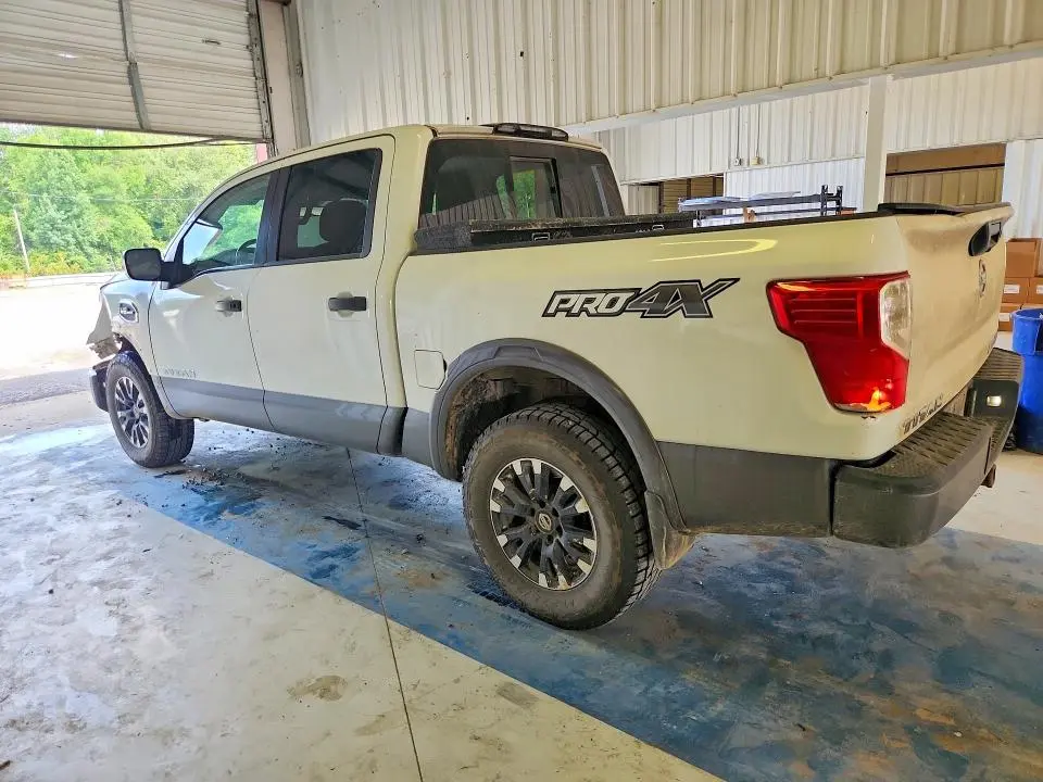 2017 NISSAN TITAN PRO-4X  