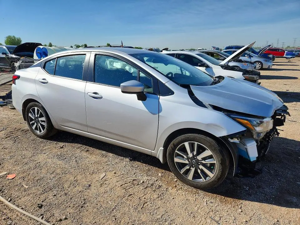 2025 NISSAN VERSA SV  