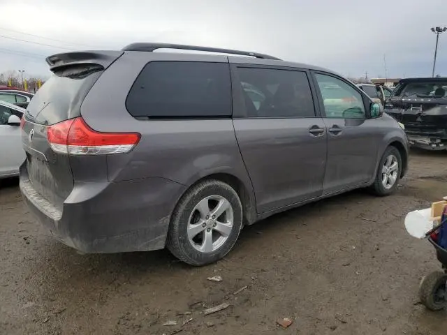 2013 TOYOTA SIENNA LE