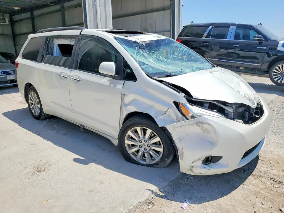 2017 TOYOTA SIENNA XLE 7-PASSENGER  