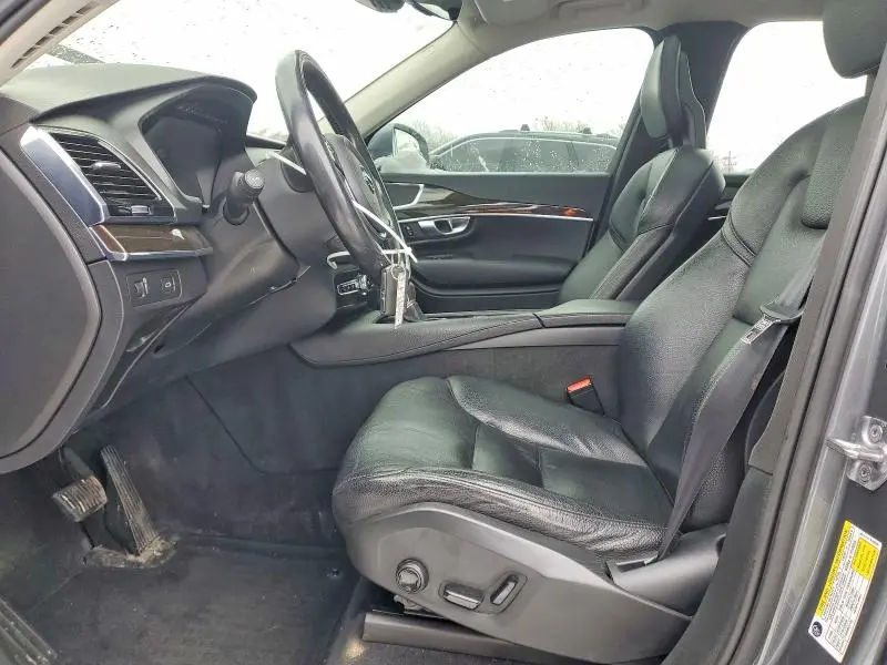 2018 VOLVO XC90 T6  