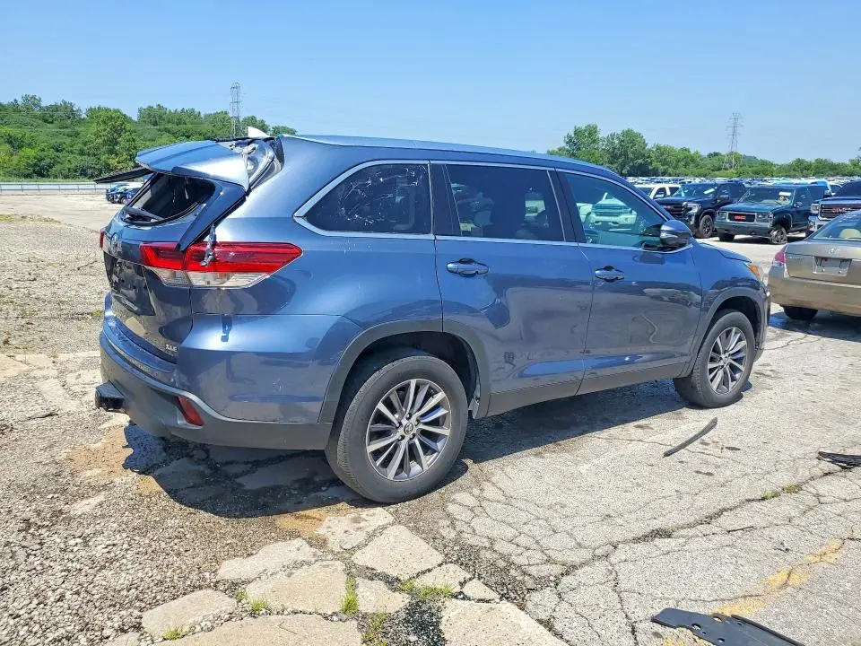 2019 TOYOTA HIGHLANDER XLE  